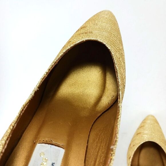 Pierre Dumas Designer Collection 3" Stiletto Point Toe Womans 7.5 Metallic Gold. - Picture 14 of 14